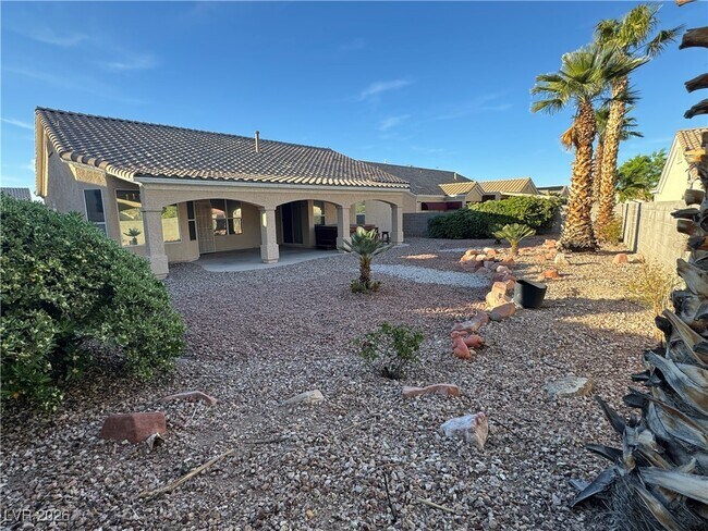 Building Photo - 8625 Desert Bird Dr