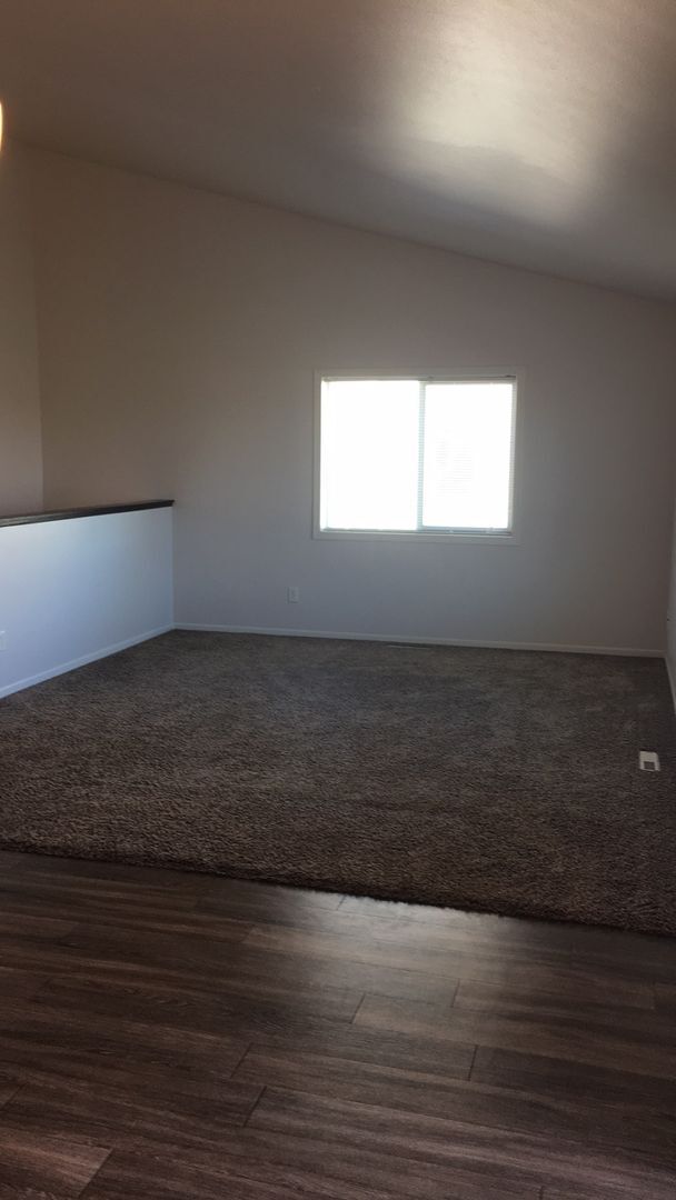 Building Photo - 3 Bed 3 Bath Twin Home