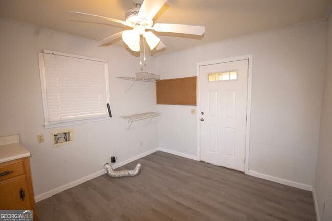 Building Photo - 517 E Main St