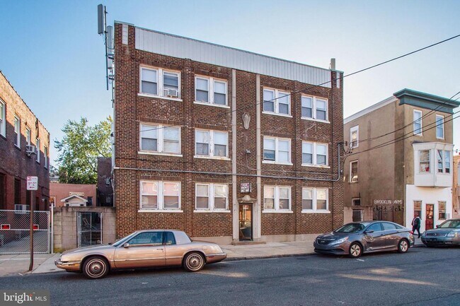 Building Photo - 6024 Larchwood Ave