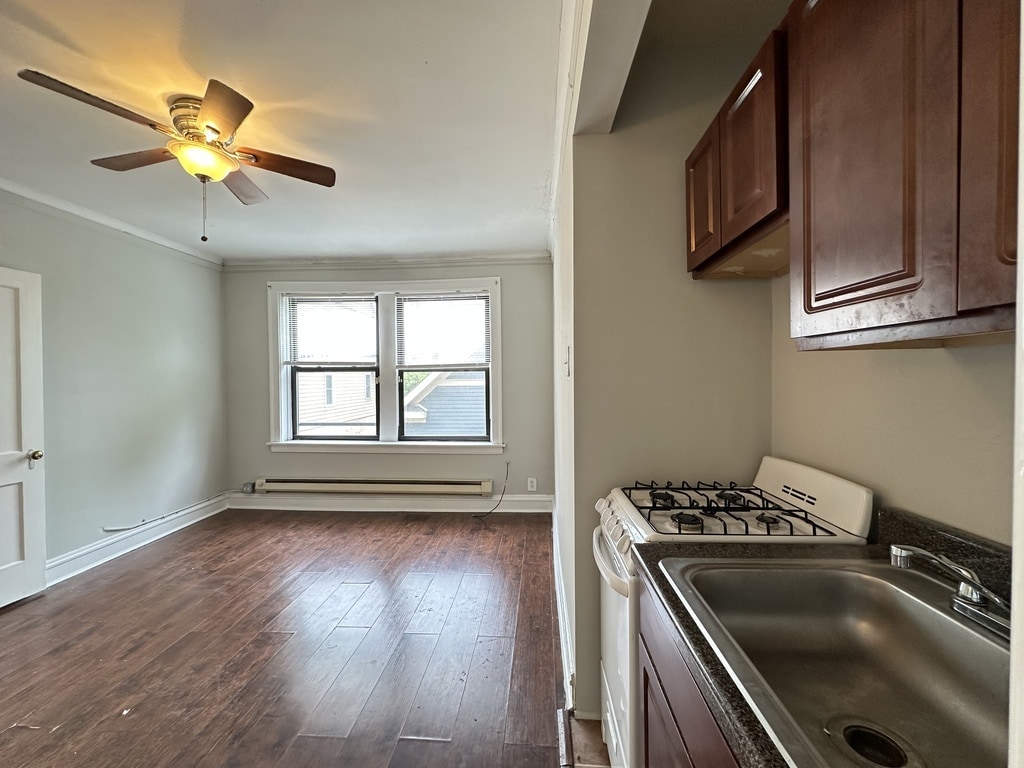 Building Photo - 4333 N Damen Ave