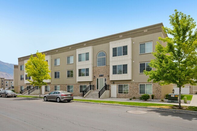 Building Photo - 734 E 500 S