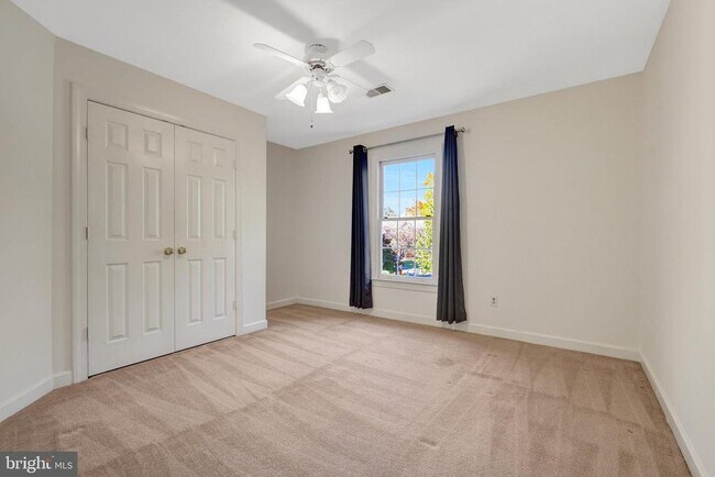 Building Photo - 47001 Smithwood Ct