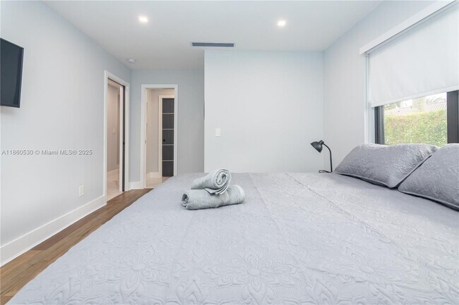 Building Photo - 3850 SW 130th Ave