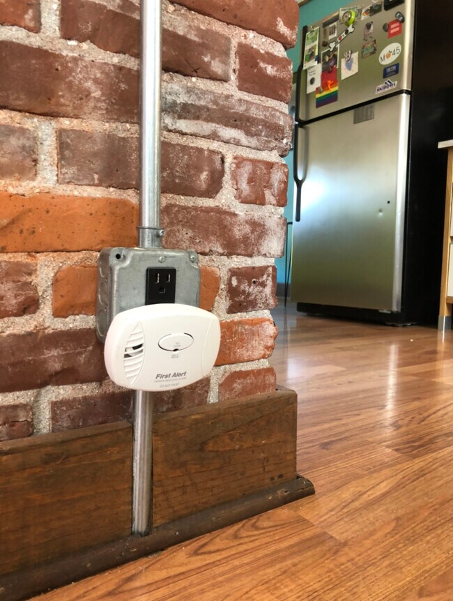 Building Photo - 4537 SE Mitchell St