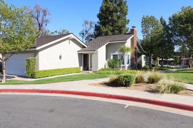 Building Photo - 3 Bedroom 2 Bath Single family home in the Broadmoor Community Placentia