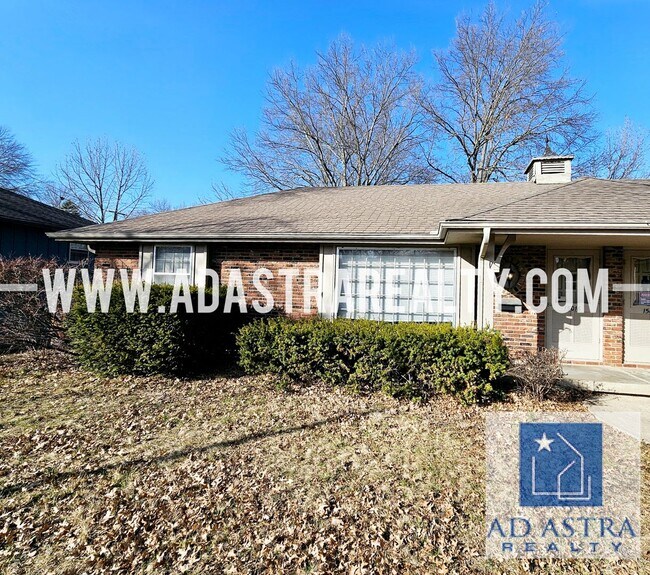 Primary Photo - Spacious Duplex in Independence-Available ...