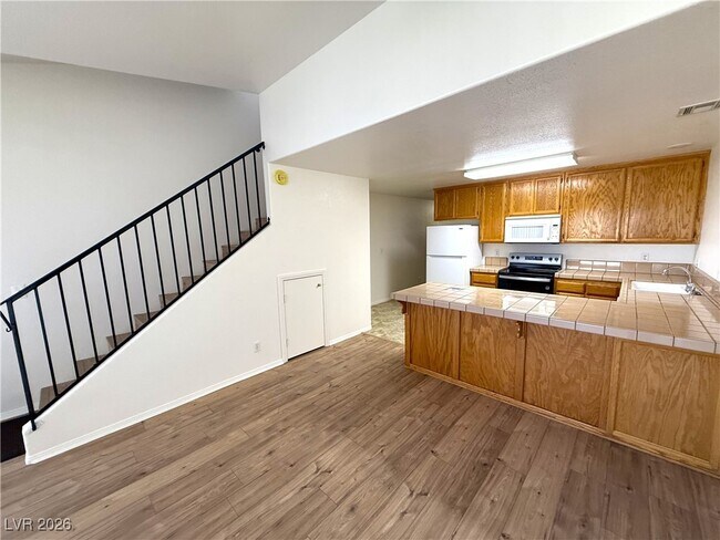 Building Photo - 448 Comstock Ave