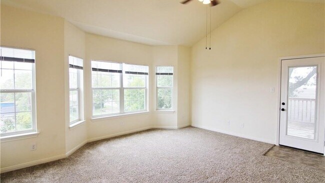 Building Photo - 1270 Hillcrest Dr