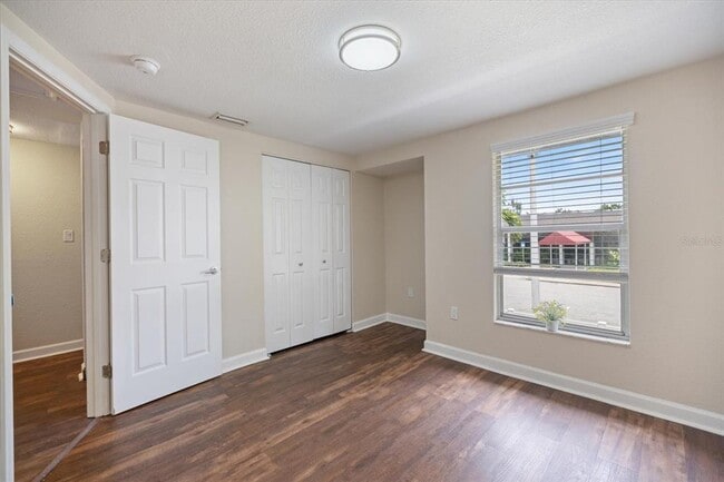 Building Photo - 960 Highland St