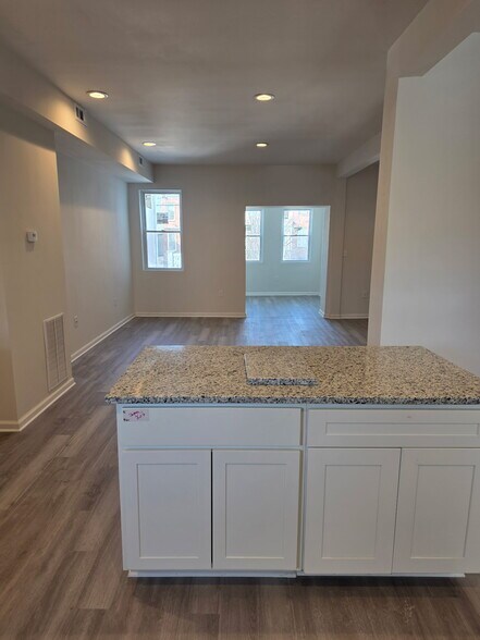 Building Photo - 2927 Oakley Ave