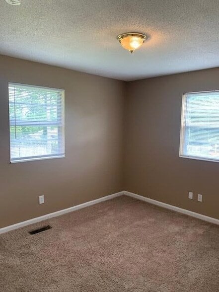 Building Photo - 4995 Gold Pointe Dr