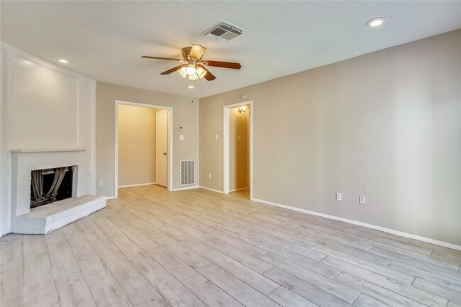 Building Photo - 10839 Sugar Hill Dr