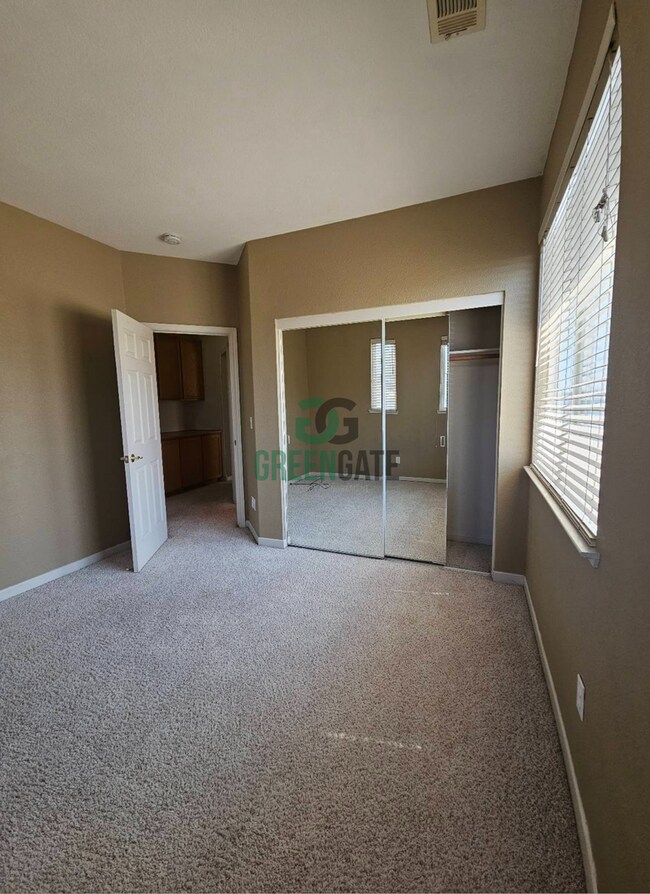 Building Photo - Price Reduced! 4 Bedroom 3 Bath Home is No...