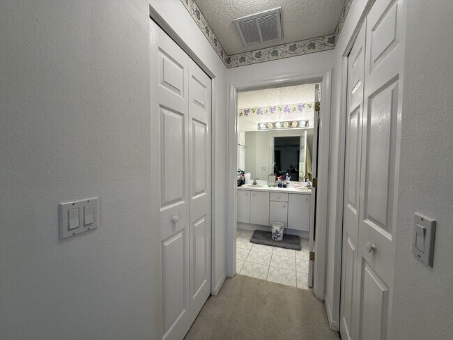 Building Photo - Heritage Pines active 55+ community 2/2 villa