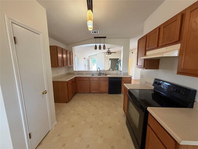 Building Photo - 917 W South St