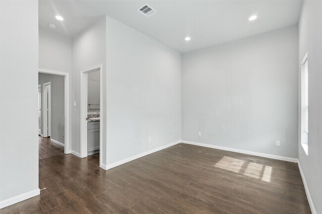 Building Photo - 4937 Ambient Dr