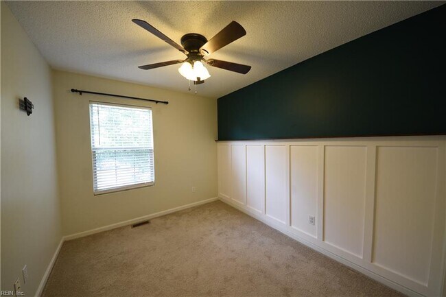 Building Photo - 1549 River Creek Crescent