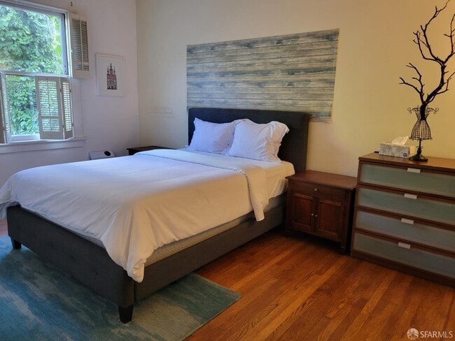 Building Photo - 120 21st Ave