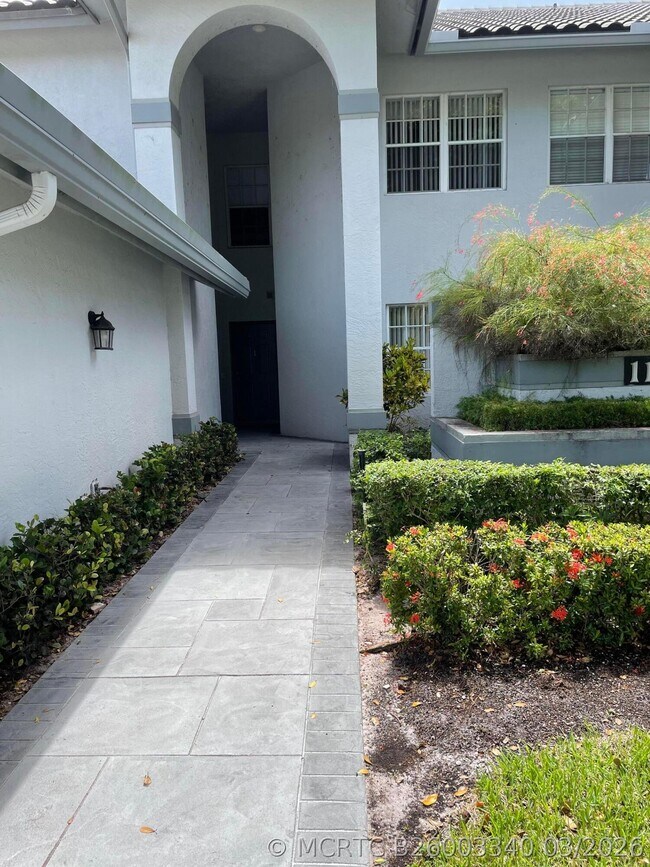 Building Photo - 11530 Briarwood Cir