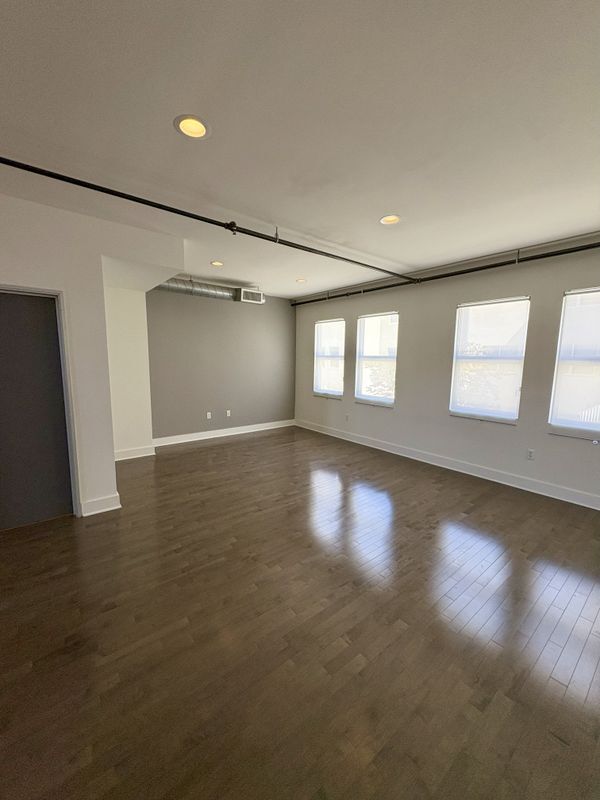 Building Photo - 920 E Santa Ana Blvd