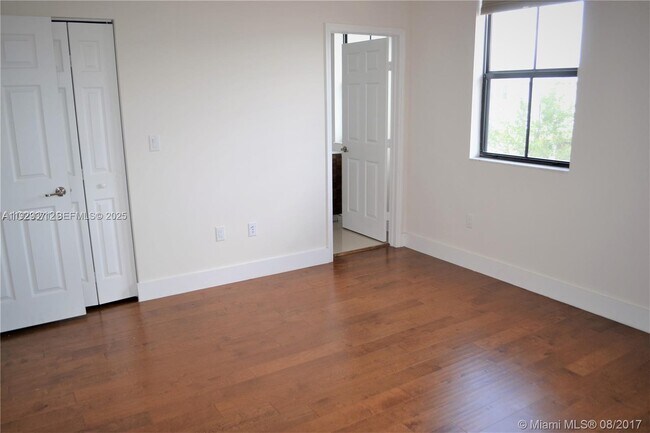 Building Photo - 6930 NW 106th Ave