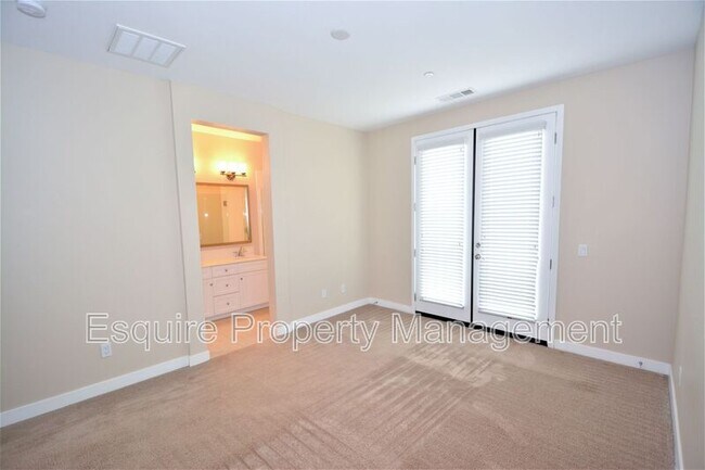 Building Photo - 205 Westpark Ct