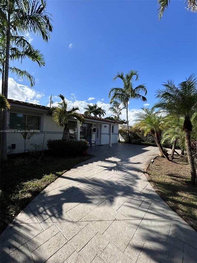 Building Photo - 1116 N 13th Ct