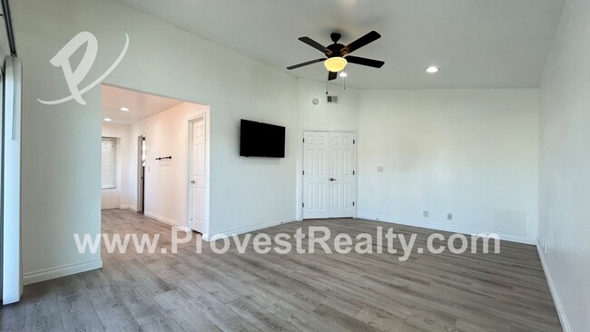 Building Photo - 4 Bed 3 Bath Spring Valley Lake Home On Th...