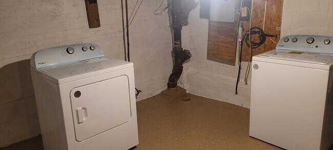 Washer & Dryer - 116 E Hudson St