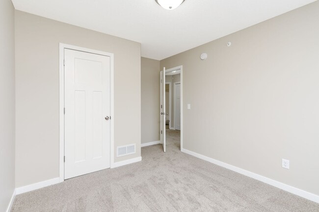 Building Photo - Like New, for RENT 3bd 3ba 2 car attached garage END UNIT available June 01