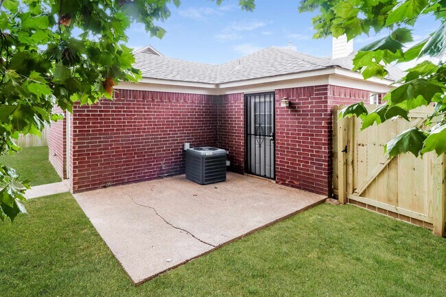 Building Photo - 3538 E Regency Park Cir