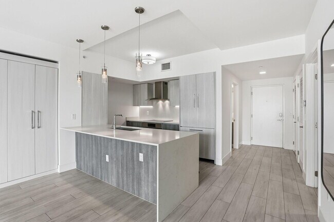 Building Photo - 111 SE 1st Ave