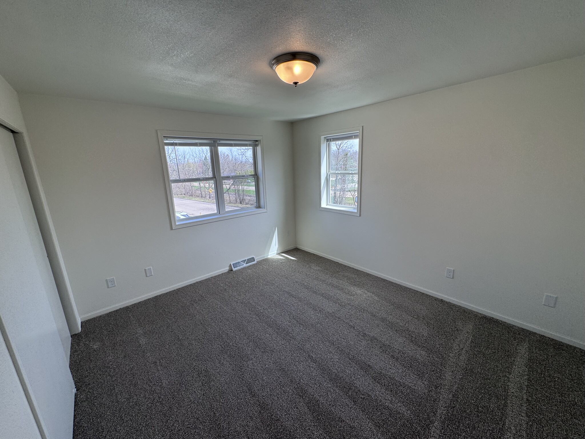 Building Photo - 629 E Pine St