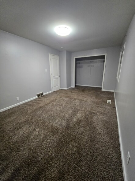 Building Photo - 72 Wilbury Pl