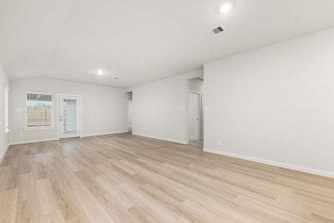 Building Photo - 6611 Castella Dr