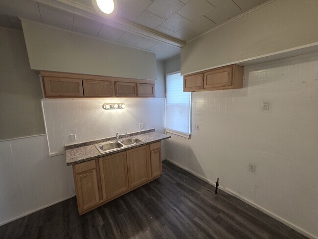 Building Photo - 15448 Log Cabin St