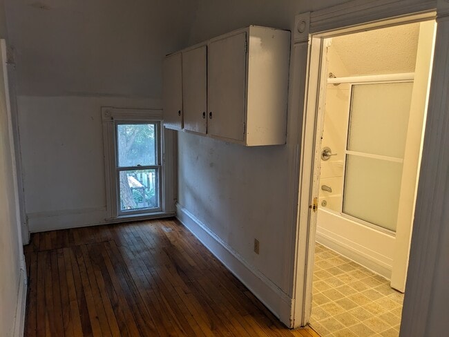 Building Photo - 2317 Harriet Avenue