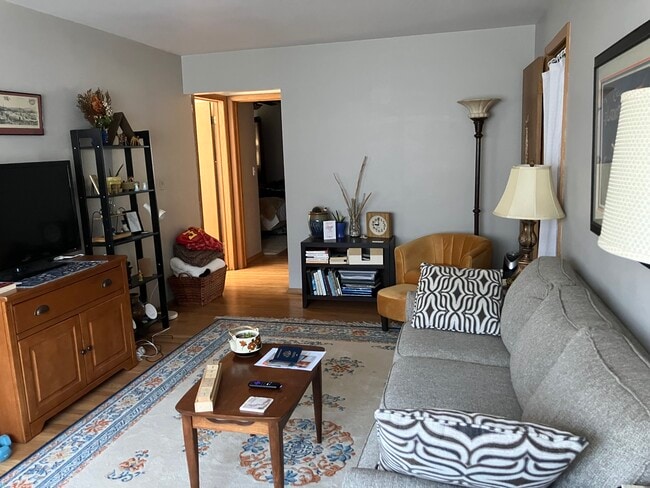 Building Photo - 6723 W Bluemound Rd