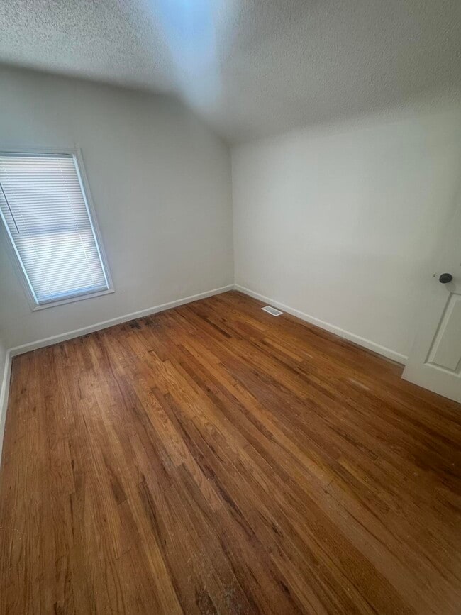 Building Photo - 16515 Log Cabin St