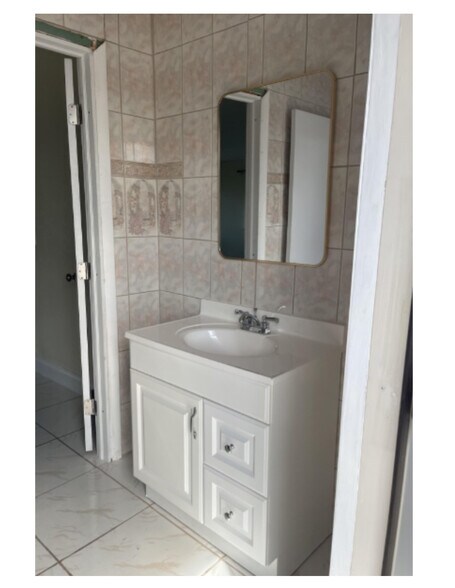 Building Photo - 12840 SW 11th Pl