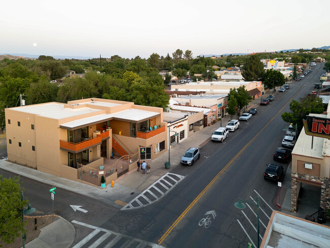 Building Photo - 1039 N Main St