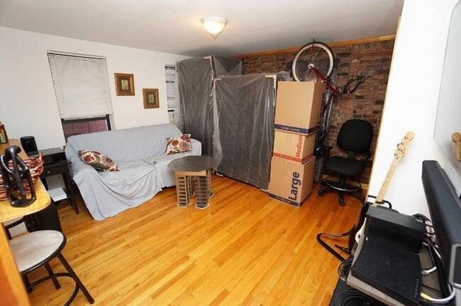 Primary Photo - 3093 Fulton St