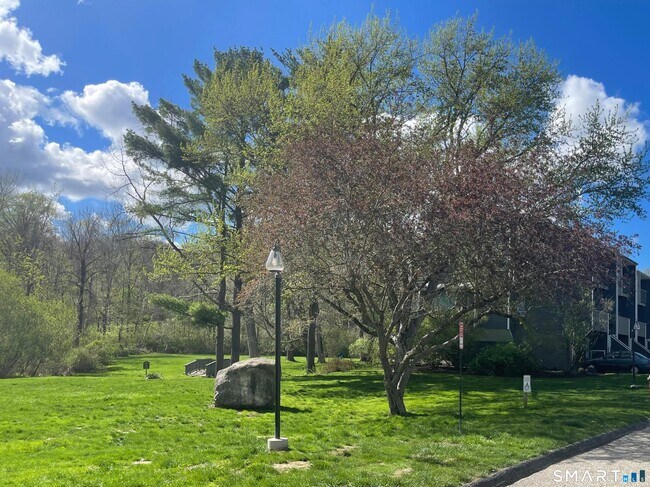 Building Photo - 21 Hudson Glen St