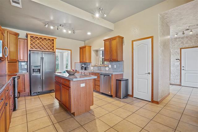 Building Photo - 215 Greathouse Cir