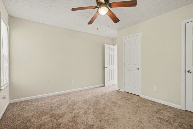 Building Photo - 3 Bedroom 2 Bath Home