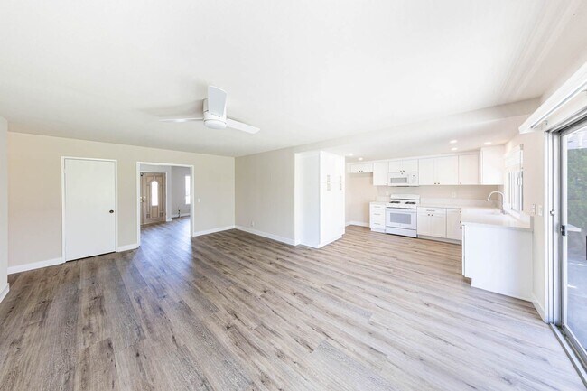 Building Photo - Upgraded 4 bedroom Fountain Valley Home