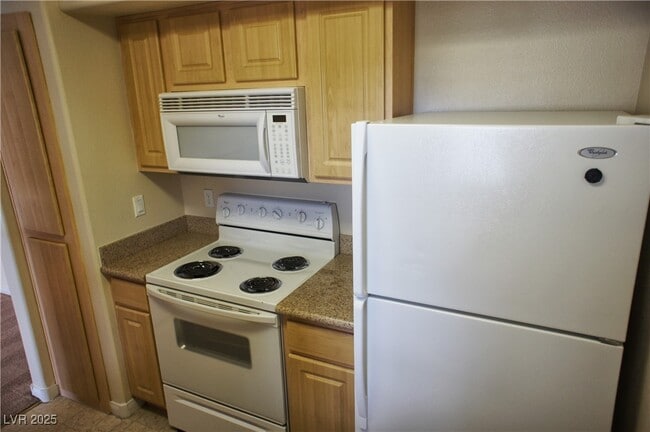 Building Photo - 8000 W Badura Ave