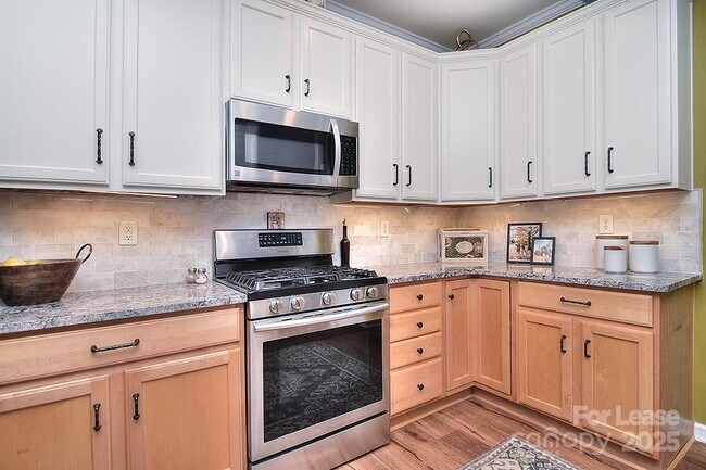 Building Photo - 1116 Sarandon Dr