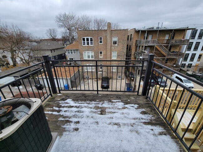 Building Photo - 4844 N Spaulding Ave